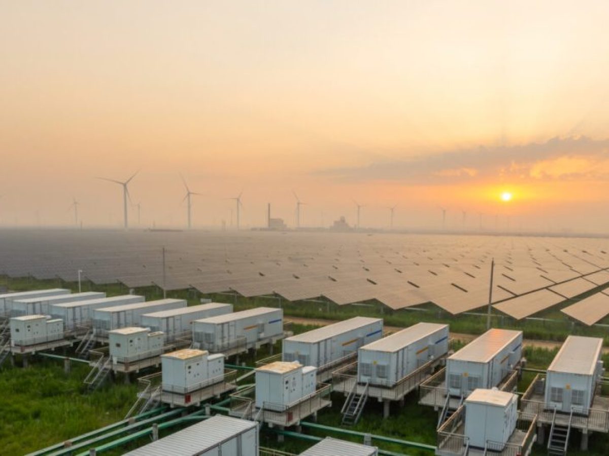 Ποιες επενδύσεις χρηματοδοτεί το CISAF – 400 εκατ. ευρώ για μπαταρίες, αντλίες θερμότητας, φωτοβολταϊκά και πράσινο υδρογόνο