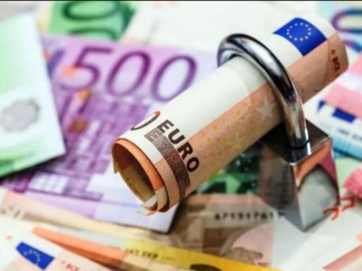 Οι φορολογούμενοι που κινδυνεύουν με αυτόματες κατασχέσεις στους τραπεζικούς τους λογαριασμούς από την εφορία