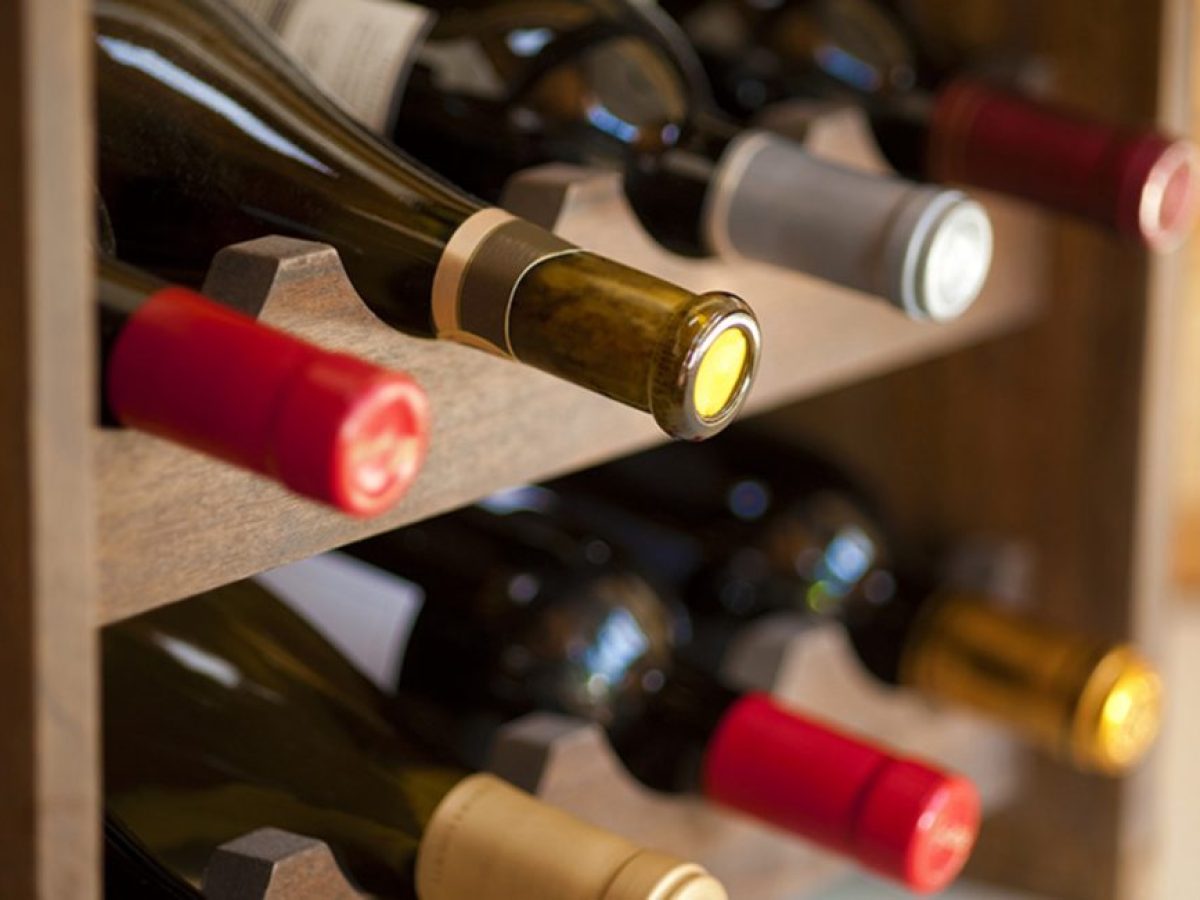 Ιταλικό κρασί, χημικά, καλλυντικά και ουίσκι: Οι κλάδοι που ανησυχούν για αντίδραση Τραμπ στην ακύρωση των δασμών