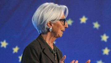Η ΕΚΤ τηρεί στάση αναμονής στα επιτόκια – Το μήνυμα Λαγκάρντ