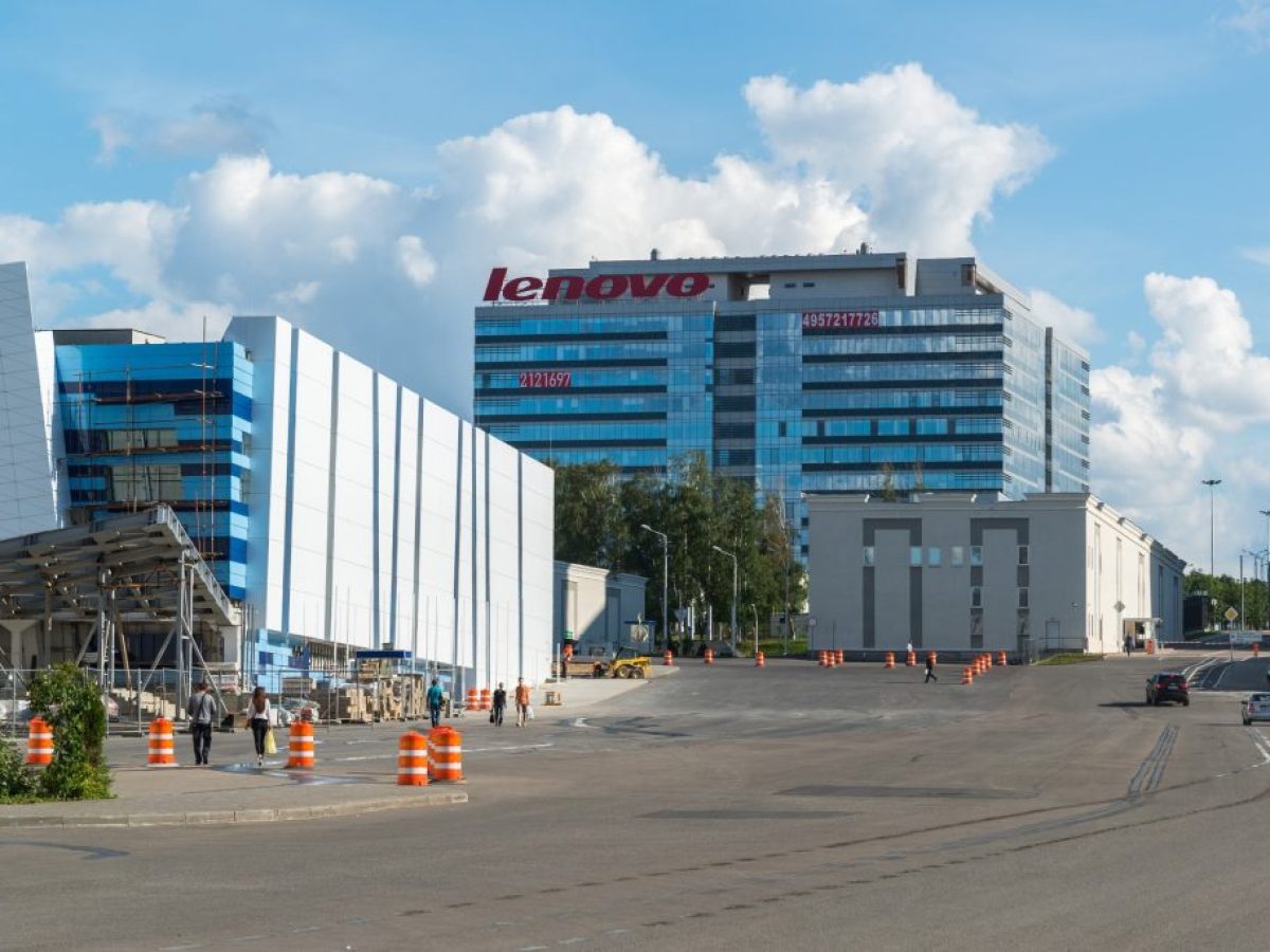 Lenovo: Έσοδα-ρεκόρ 22,2 δισ. δολαρίων με “όχημα” την Τεχνητή Νοημοσύνη