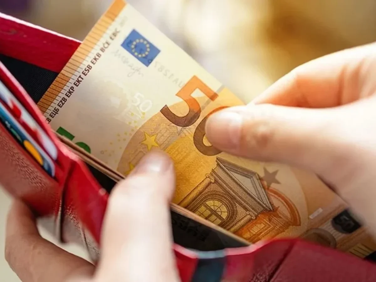 Τα σενάρια για αύξηση 40 – 50 ευρώ του κατώτατου μισθού