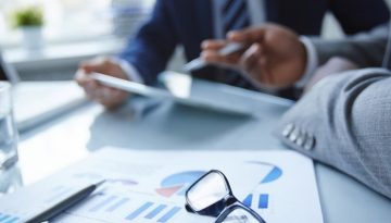 &Nu;&epsilon;&alpha;&nu;&iota;&kappa;ή &epsilon;&pi;&iota;&chi;&epsilon;&iota;&rho;&eta;&mu;&alpha;&tau;&iota;&kappa;ό&tau;&eta;&tau;&alpha;: &Pi;ό&tau;&epsilon; &laquo;&alpha;&nu;&omicron;ί&gamma;&omicron;&upsilon;&nu;&raquo; &omicron;&iota; &alpha;&iota;&tau;ή&sigma;&epsilon;&iota;&sigmaf;