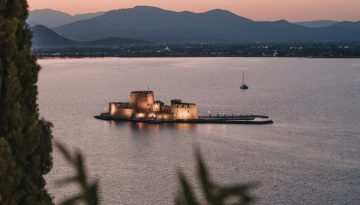 &Pi;&omicron;&iota;&epsilon;&sigmaf; &pi;ό&lambda;&epsilon;&iota;&sigmaf; &kappa;&alpha;&iota; &Pi;&epsilon;&rho;&iota;&phi;έ&rho;&epsilon;&iota;&epsilon;&sigmaf; &sigma;&tau;&eta;&nu; &Epsilon;&lambda;&lambda;ά&delta;&alpha; &epsilon;&pi;&iota;&mu;&eta;&kappa;ύ&nu;&omicron;&upsilon;&nu; &tau;&eta;&nu; &tau;&omicron;&upsilon;&rho;&iota;&sigma;&tau;&iota;&kappa;ή &sigma;&epsilon;&zeta;ό&nu;