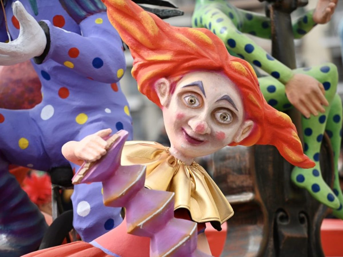 Τάμπλετ, κάμερες και 48ωρα λουκέτα: Η ΑΑΔΕ μπαίνει στο καρναβαλικό πάρτι