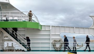 LNG: &Eta; &Epsilon;&lambda;&lambda;ά&delta;&alpha; &delta;&iota;&alpha;&mu;&omicron;&rho;&phi;ώ&nu;&epsilon;&iota; &tau;&omicron; &epsilon;&nu;&epsilon;&rho;&gamma;&epsilon;&iota;&alpha;&kappa;ό &mu;έ&lambda;&lambda;&omicron;&nu; &tau;&eta;&sigmaf; &Epsilon;&upsilon;&rho;ώ&pi;&eta;&sigmaf;, &gamma;&rho;ά&phi;&omicron;&upsilon;&nu; &omicron;&iota; Financial Times