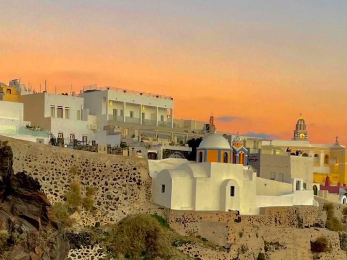 Airbnb στο Αιγαίο: Σε Σαντορίνη, Ρόδο Μύκονο οι μισές καταχωρήσεις, στην Πάρο τα περισσότερα έσοδα