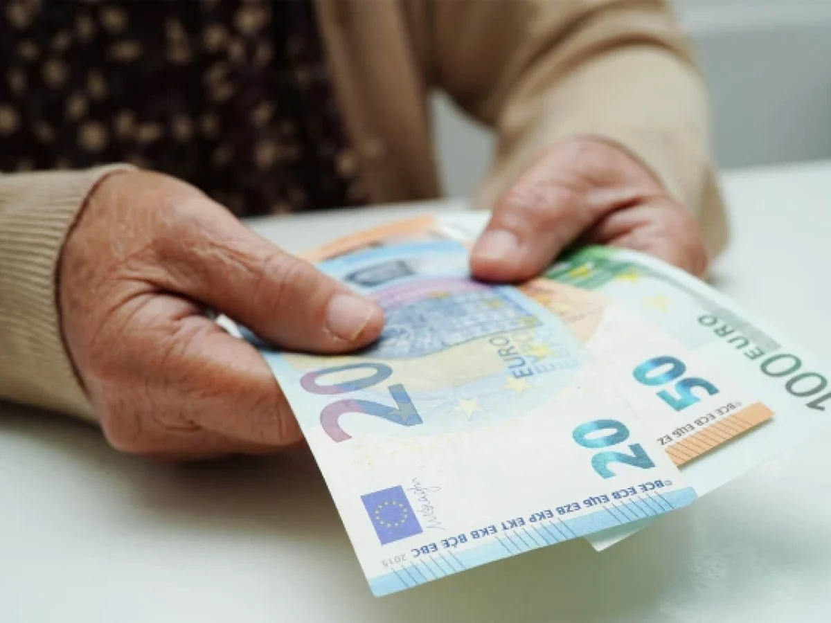 ΕΦΚΑ: Μειώσεις και επιστροφή χρημάτων για παλαιές συντάξεις