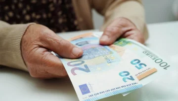 &Epsilon;&Phi;&Kappa;&Alpha;: &Mu;&epsilon;&iota;ώ&sigma;&epsilon;&iota;&sigmaf; &kappa;&alpha;&iota; &epsilon;&pi;&iota;&sigma;&tau;&rho;&omicron;&phi;ή &chi;&rho;&eta;&mu;ά&tau;&omega;&nu; &gamma;&iota;&alpha; &pi;&alpha;&lambda;&alpha;&iota;έ&sigmaf; &sigma;&upsilon;&nu;&tau;ά&xi;&epsilon;&iota;&sigmaf;