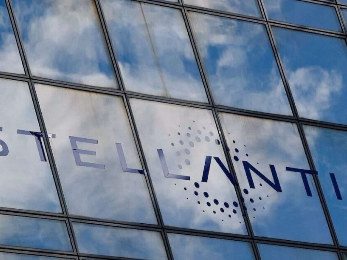 Φρένο στην ηλεκτροκίνηση βάζει η Stellantis: Εξετάζει έξοδο από την κοινοπραξία μπαταριών με τη Samsung
