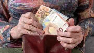 e-ΕΦΚΑ: Διευκρινίσεις για τον υπολογισμό συντάξεων χηρείας, τι απαντά σε καταγγελίες του Ενιαίου Δικτύου Συνταξιούχων