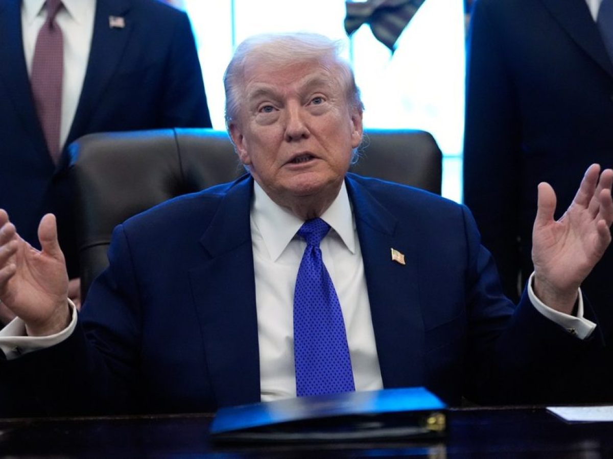 Μετά το «χαστούκι» του Ανωτάτου Δικαστηρίου, ο Τραμπ επιστρέφει: Νέο σοκ δασμών σε κρίσιμους κλάδους