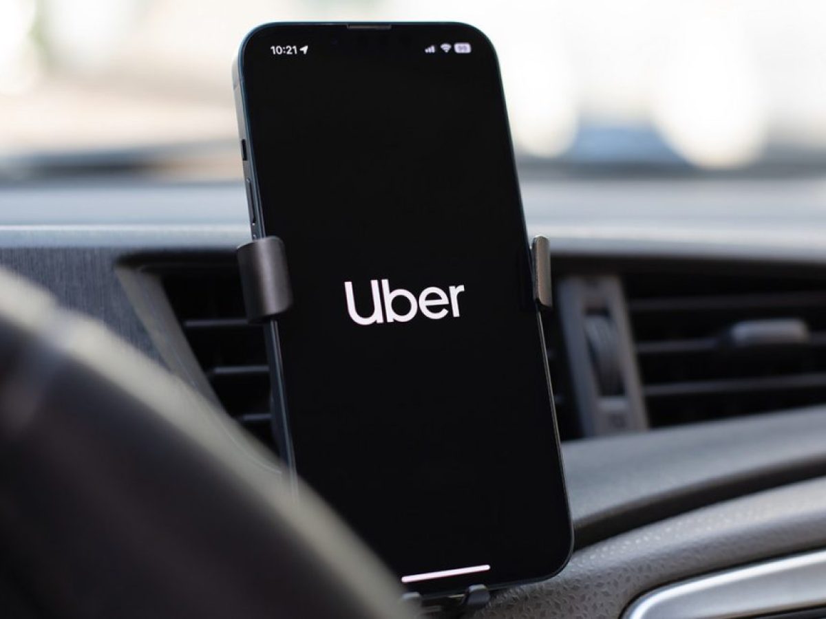 Μελέτη ΙΟΒΕ: H συμβολή της Uber στην ελληνική οικονομία μετά από 10 χρόνια παρουσίας