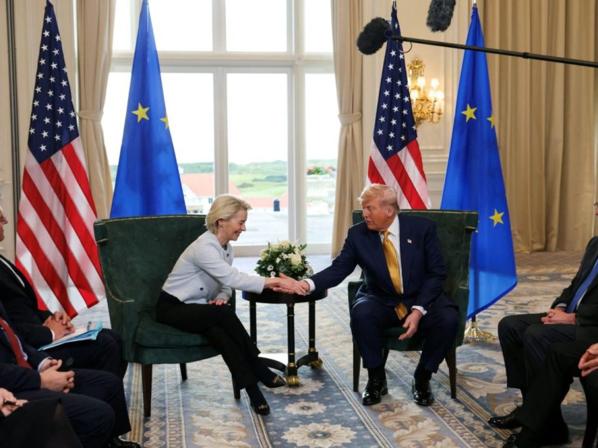 Η ΕΕ «παγώνει» την επικύρωση της εμπορικής συμφωνίας με ΗΠΑ – Τι ζητά