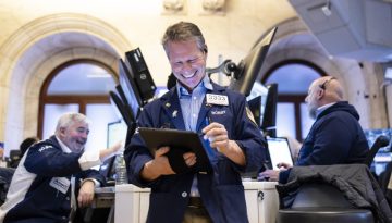 Wall Street: Εκτίναξη 800 μονάδων για Dow Jones