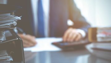 Στον αέρα το κοινό πιστοποιητικό ενημερότητας για οφειλές σε ταμεία και εφορία