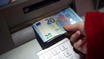 Πληρωμές ΕΦΚΑ και ΔΥΠΑ: Ποιοι πάνε ταμείο αυτή την εβδομάδα