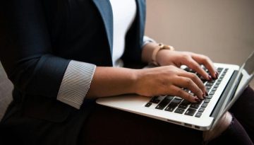 &Phi;&omicron;&rho;&omicron;&lambda;&omicron;&gamma;&iota;&kappa;ή &delta;ή&lambda;&omega;&sigma;&eta; 18 &epsilon;&tau;ώ&nu;: &Pi;&omicron;&iota;&omicron;&iota; &pi;&rho;έ&pi;&epsilon;&iota; &nu;&alpha; &upsilon;&pi;&omicron;&beta;ά&lambda;&omicron;&upsilon;&nu; &kappa;&alpha;&iota; &pi;&omicron;&iota;&omicron;&iota; &epsilon;&xi;&alpha;&iota;&rho;&omicron;ύ&nu;&tau;&alpha;&iota;