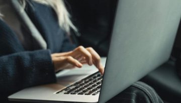&Pi;ώ&sigmaf; &beta;&lambda;έ&pi;&omega; &tau;&alpha; έ&nu;&sigma;&eta;&mu;ά &mu;&omicron;&upsilon;: &Beta;ή&mu;&alpha;-&beta;ή&mu;&alpha; &pi;&rho;ό&sigma;&beta;&alpha;&sigma;&eta; &mu;έ&sigma;&omega; &Epsilon;&Phi;&Kappa;&Alpha;