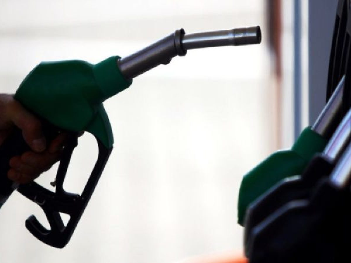 Το σοκ στην αγορά ενέργειας περνά στα βενζινάδικα: Άγγιξε τα 2 ευρώ η αμόλυβδη, διπλάσια αύξηση για το diesel (πίνακας)