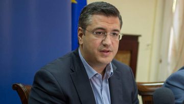 Απ. Τζιτζικώστας:  Να σταματήσει κάθε ενέργεια για κλείσιμο των Στενών του Ορμούζ