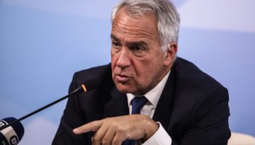 Μάκης Βορίδης στο mononews: Σκληρή απάντηση σε Βάρρα για ΟΠΕΚΕΠΕ – Τι λέει για Σαμαρά, Τσίπρα, Καρυστιανού