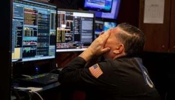 Wall Street: Και ο Dow Jones σε «διόρθωση» – Το μεγαλύτερο εβδομαδιαίο αρνητικό σερί για τον S&P 500 από το 2022