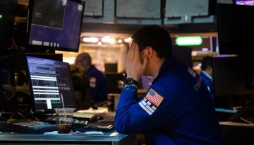 Με απώλειες -2% ξεκίνησε η Wall Street, βουτιά κοντά στο -4% για τις ευρωαγορές – Τα 84 δολάρια/βαρέλι πλησιάζει το Brent