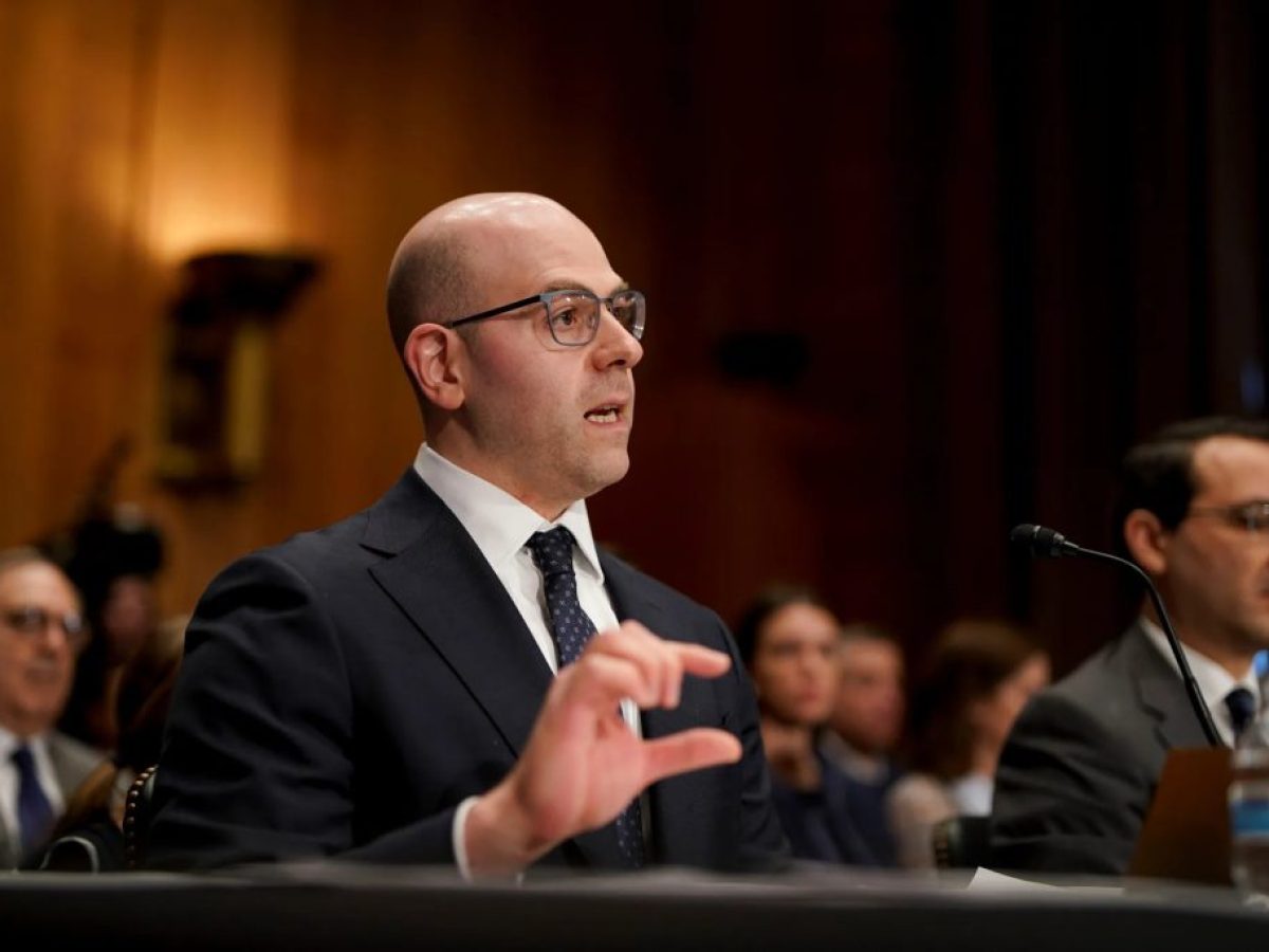 Στίβεν Μίραν (Fed): Υπέρ των μειώσεων επιτοκίων παραμένει η Fed παρά τον πόλεμο με το Ιράν