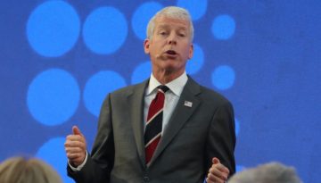 Το πολεμικό ναυτικό των ΗΠΑ θα συνοδεύει τα πλοία που διέρχονται από το Στενό του Ορμούζ