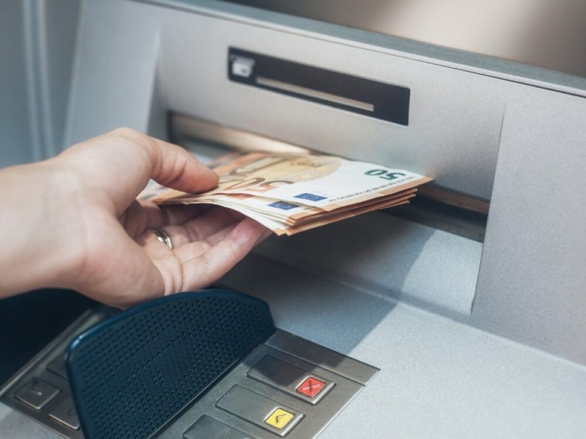 ΕΚΤΑΚΤΟ ΕΠΙΔΟΜΑ 300€ ΧΩΡΙΣΑΙΤΗΣΗ: ΠΟΙΟΙ ΘΑ ΤΑ ΔΟΥΝ ΣΤΟΝ ΛΟΓΑΡΙΑΣΜΟ ΤΟΥΣ