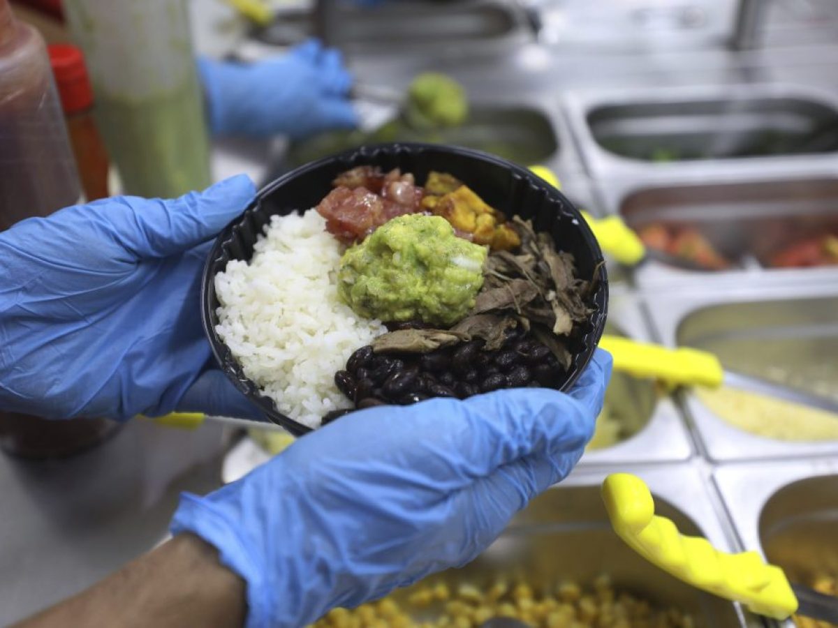 Πόλεμος στο Ιράν: Εξαφανίζονται τα τρόφιμα στον Κόλπο