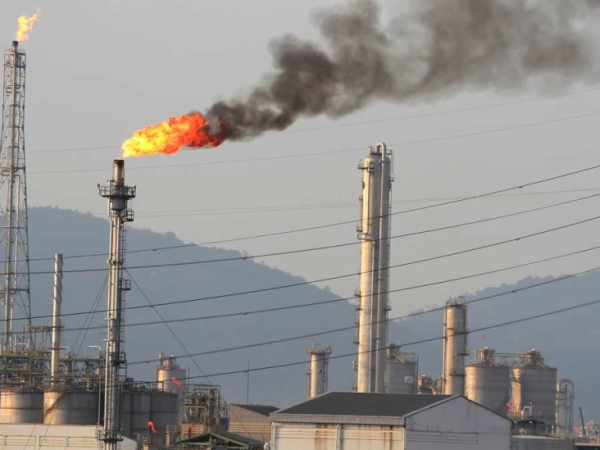 Μικρή υποχώρηση των τιμών πετρελαίου