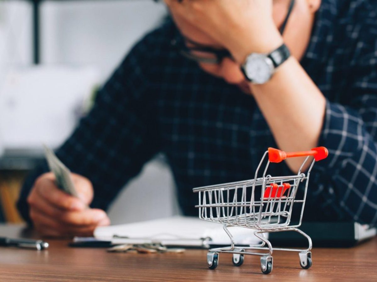 Κατώτατος μισθός: Πώς η ακρίβεια καταπίνει την αύξηση