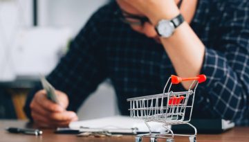 Κατώτατος μισθός: Πώς η ακρίβεια καταπίνει την αύξηση