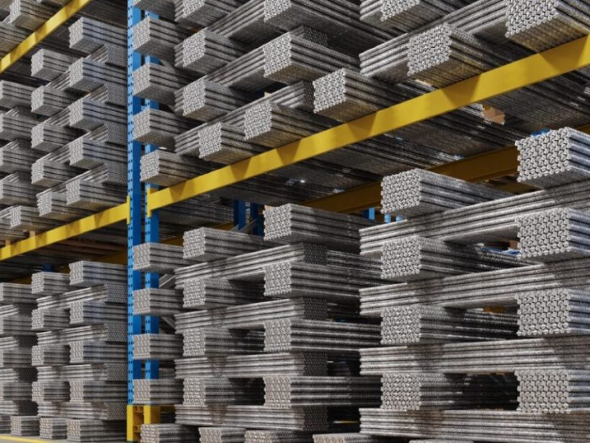 Το αλουμίνιο «καλπάζει» στα υψηλότερα επίπεδα της τετραετίας μετά τα πλήγματα σε μεγάλα χυτήρια του Περσικού Κόλπου