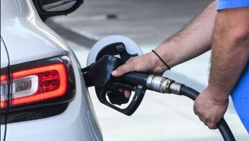 Κοντεύει τα 2,00 ευρώ η βενζίνη