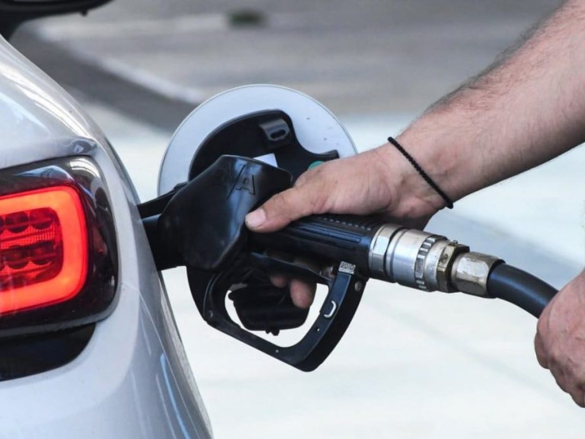 Καύσιμα: Στα ύψη οι τιμές πάνω από τα 2 ευρώ – Ισχυρό πλήγμα σε νοικοκυριά και επιχειρήσεις