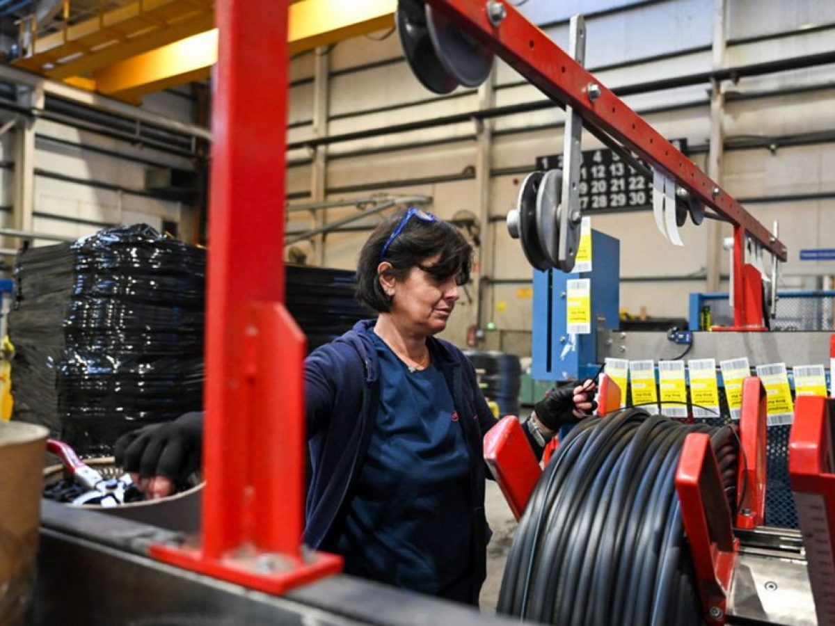 Πρόγραμμα κατάρτισης για 25.000 ανέργους με σύνδεση στις ανάγκες της βιομηχανίας