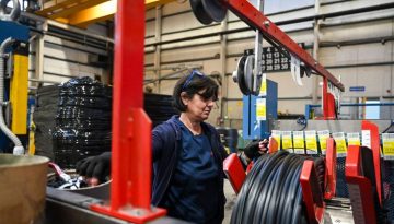 Πρόγραμμα κατάρτισης για 25.000 ανέργους με σύνδεση στις ανάγκες της βιομηχανίας