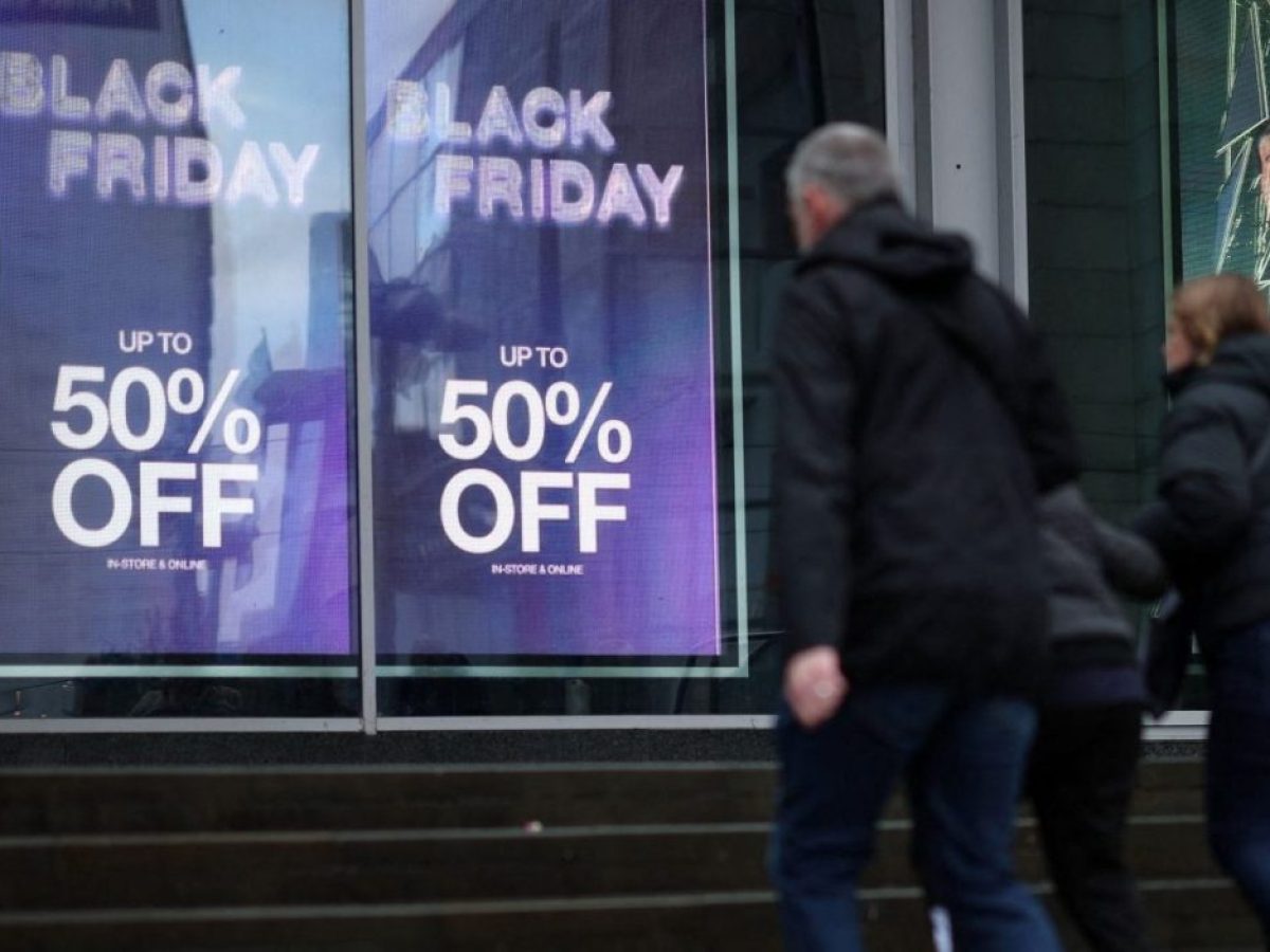 Κομισιόν: 1 στα 3 e-shops εξαπατούν στη Black Friday