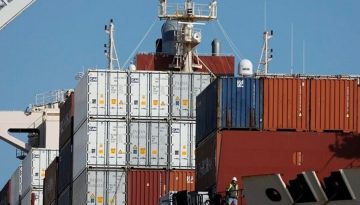 Πόλεμος στη Μέση Ανατολή: Εκτοξεύονται τα ναύλα και αλλάζουν ρότα τα containerships