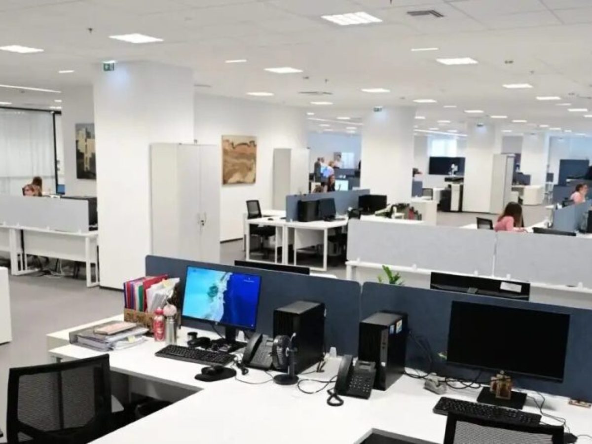 Αυξήσεις αποδοχών δημοσίων υπαλλήλων: Το δημοσιονομικό κόστος και οι 32 παρεμβάσεις που αναβάθμισαν τους μισθούς