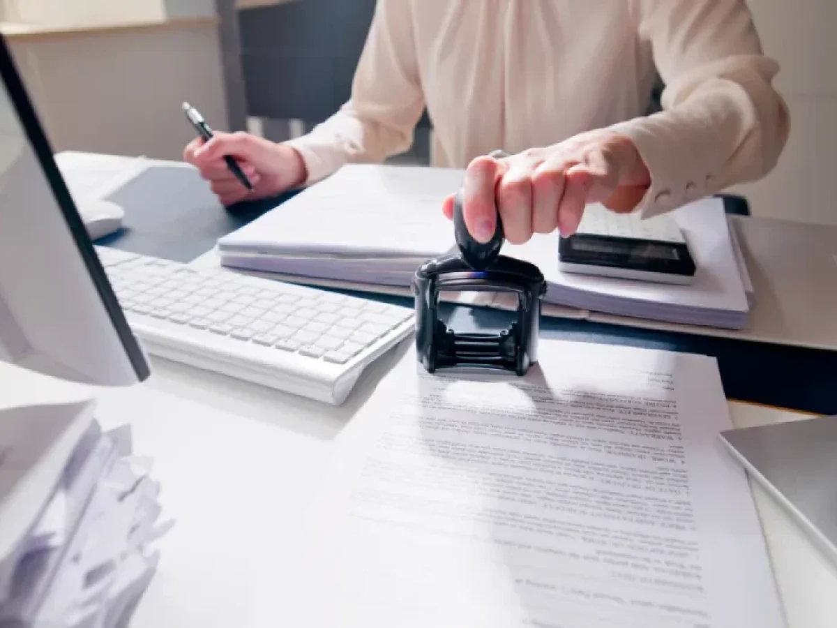 Ποιοι δημόσιοι υπάλληλοι βλέπουν αύξηση στις αποδοχές τους το 2026