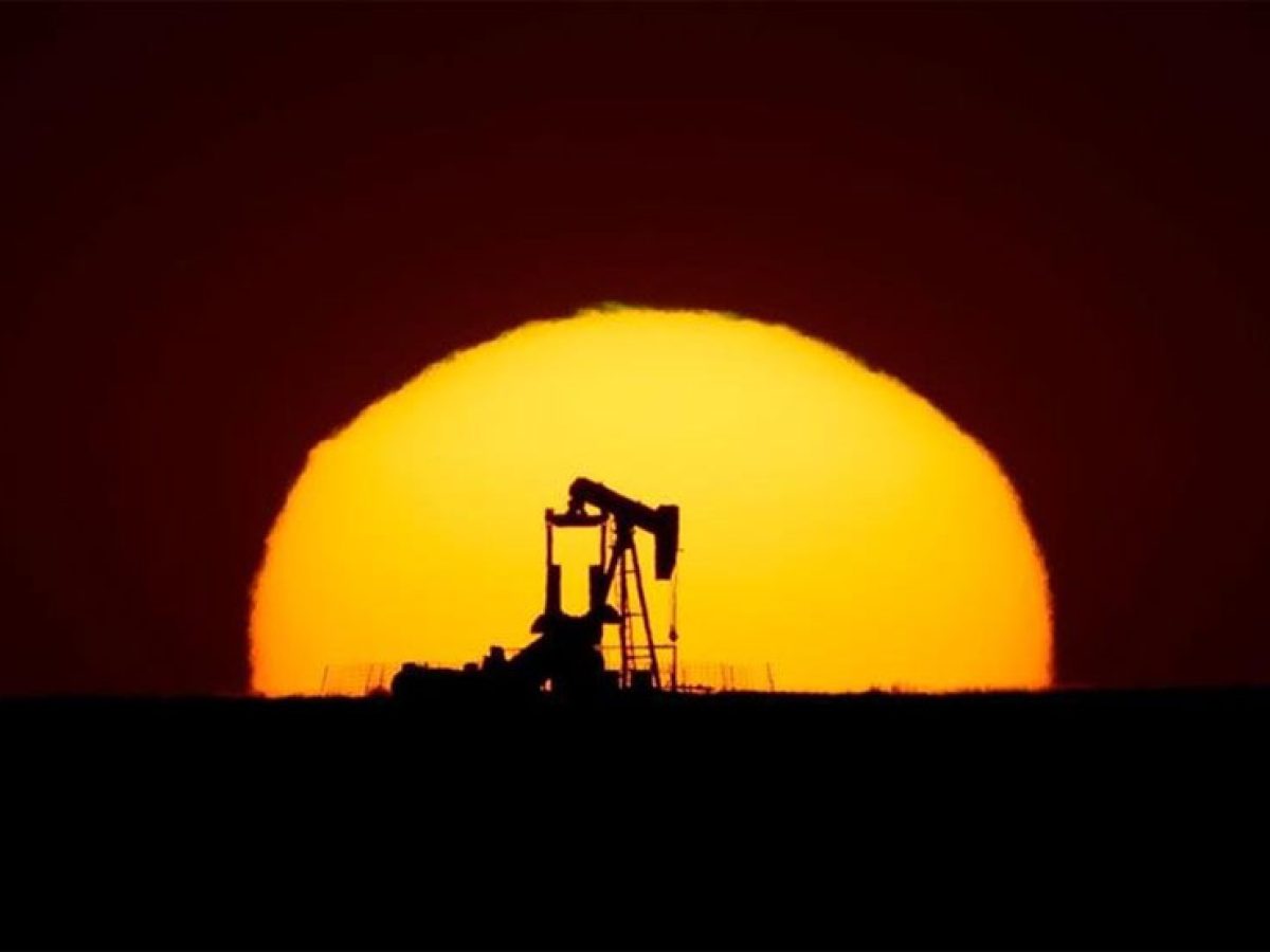 Πάνω από τα 100 δολάρια το βαρέλι έκλεισε το Μπρεντ, στο υψηλότερο επίπεδο από τον Αύγουστο του 2022