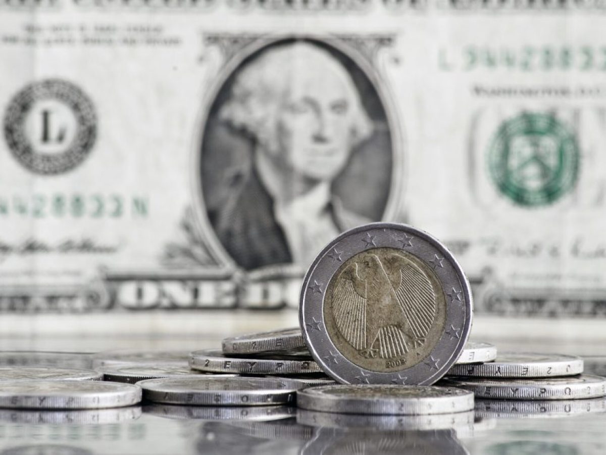 Συνάλλαγμα: Το ευρώ υποχωρεί 0,46%, στα 1,1567 δολάρια