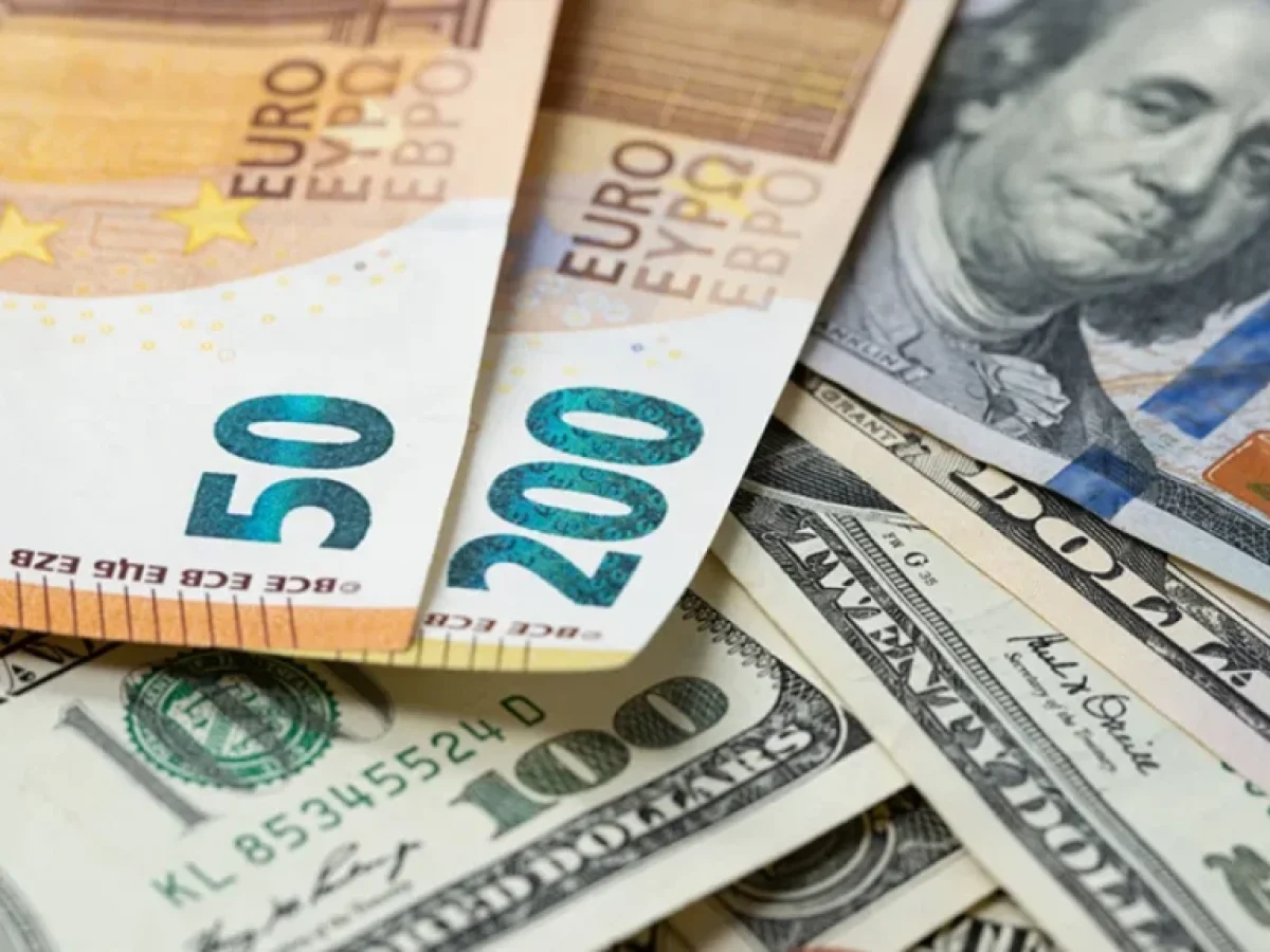 Συνάλλαγμα: Πιέσεις στο ευρώ, κερδίζει έδαφος το δολάριο στις διεθνείς αγορές