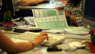 Φορολογικές δηλώσεις 2026: Στις 16 Μαρτίου ξεκινά η υποβολή – Ο πλήρης οδηγός για τις προθεσμίες, τις εκπτώσεις και τις αλλαγές