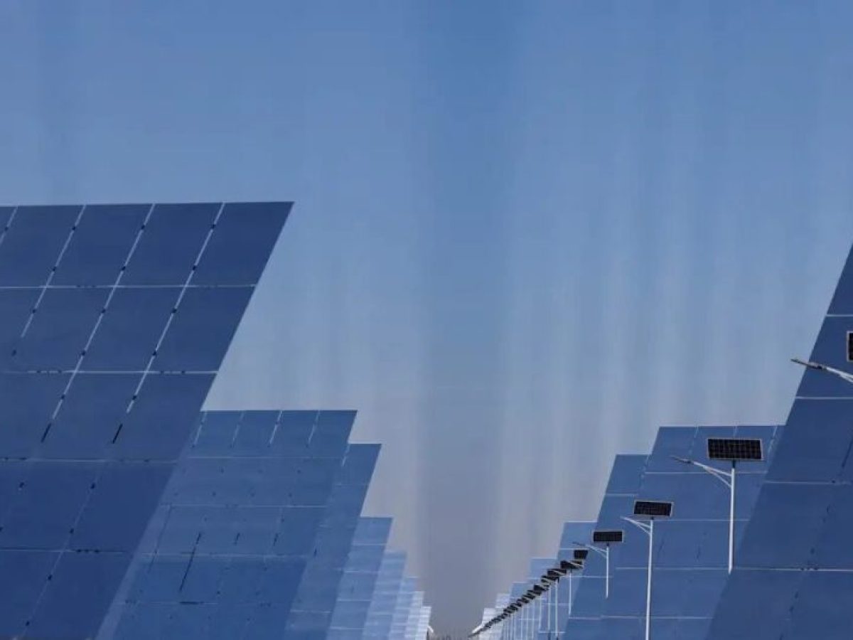 Μακριά από τον εθνικό στόχο παραμένει το μείγμα αιολικών-φωτοβολταϊκών, μπαίνουν άμεσα στην πρίζα οι πρώτες μπαταρίες