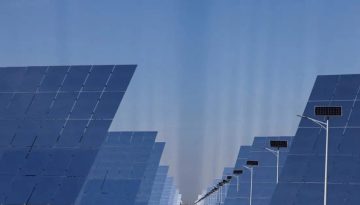 Μακριά από τον εθνικό στόχο παραμένει το μείγμα αιολικών-φωτοβολταϊκών, μπαίνουν άμεσα στην πρίζα οι πρώτες μπαταρίες